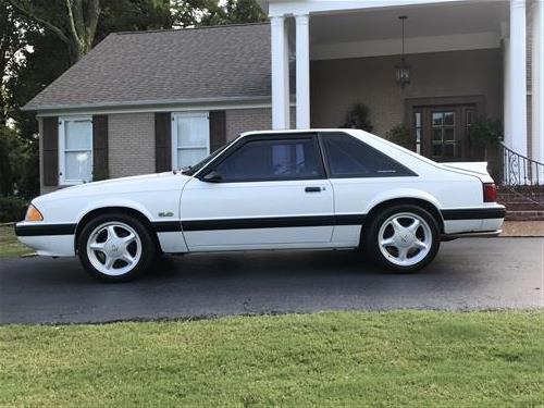 Mustang Pony Wheel & Ford Licensed Center Cap Kit - 17x8/9 - Silver (79-93)